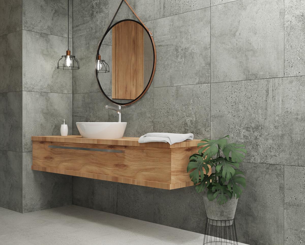 Połączenie szarości i drewna w łazience.